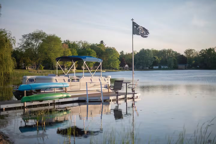 Private dock on Pearl Lake with kayaks and a pontoon